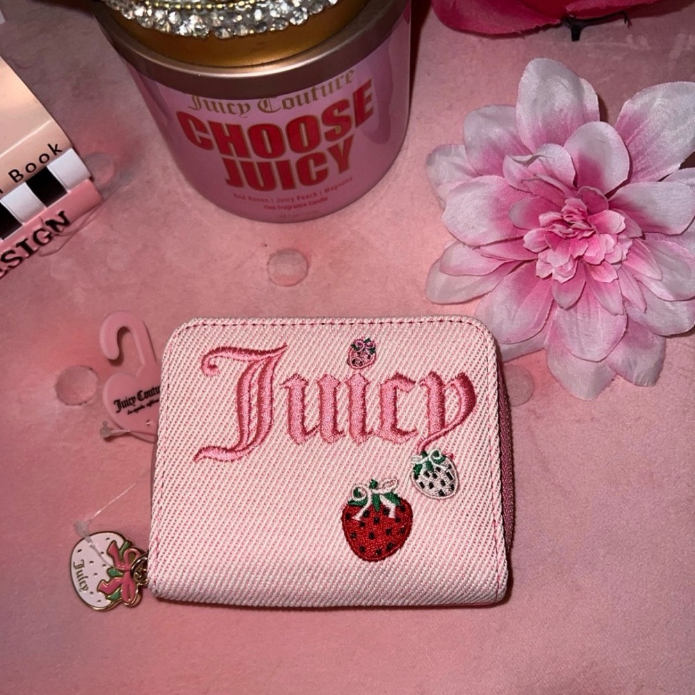 🩷🍒 Juicy Couture Berry sweet wallet
